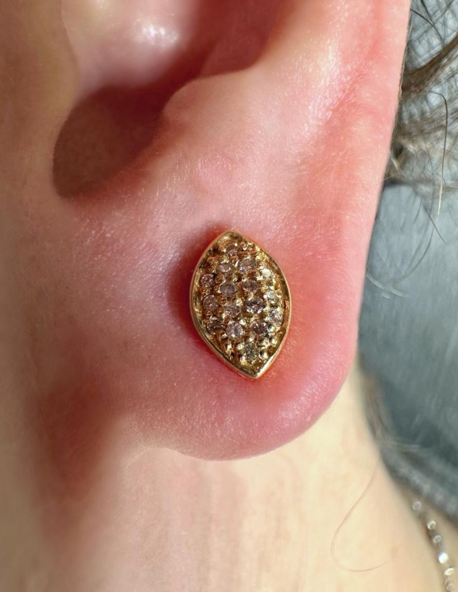 Broqueles ovalados IDC de oro amarillo 14 K con acabado brillante diamante